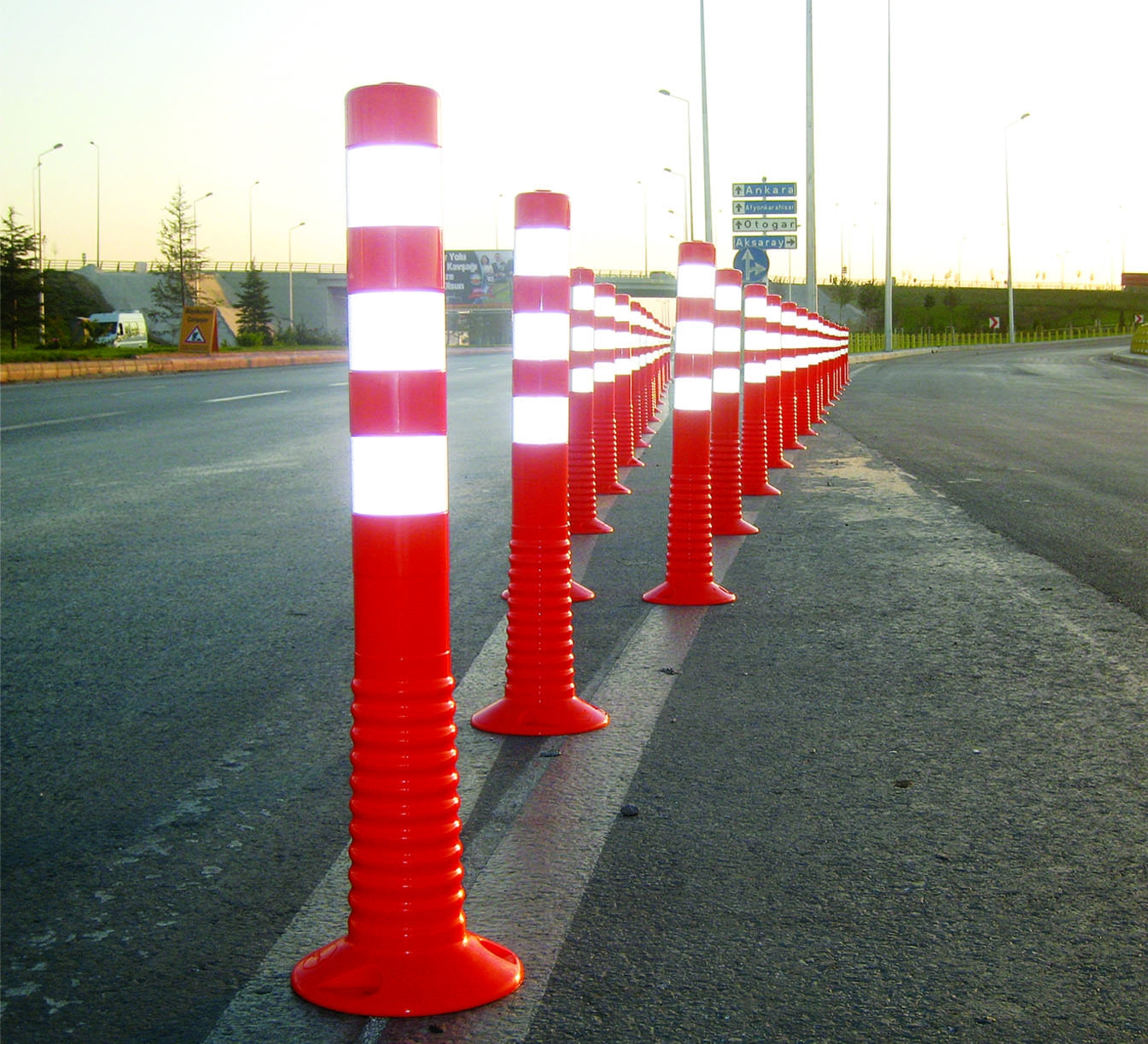 Reflective delineator posts – Barriers4u – Crowd Control & Safety Barriers