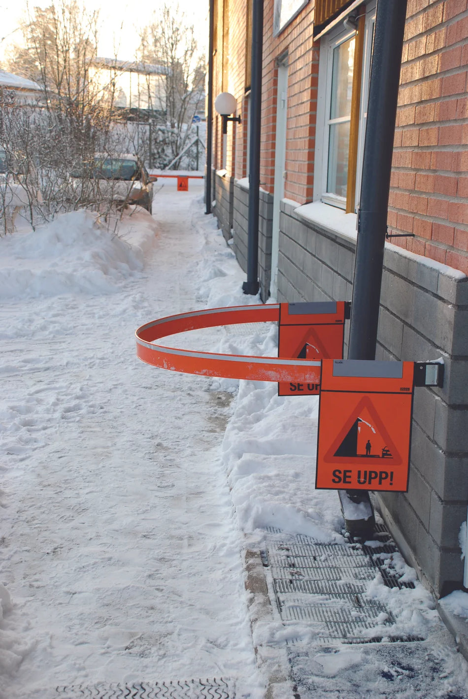 Isidor Snörasbom – Komplettset mit zwei Warnflaggen