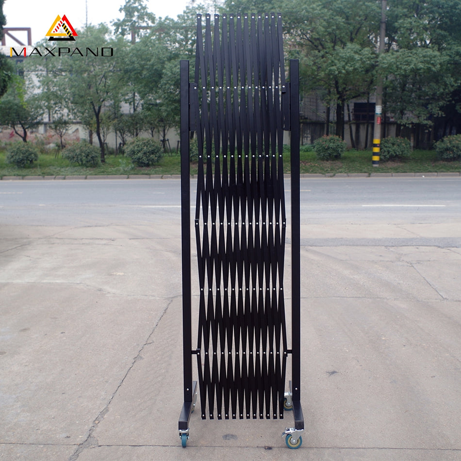 FlexiBarrier -Expanding Gate - on wheels, 4m (w) x 1.7m (h)