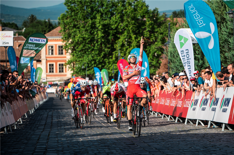 Stage barrier -Police-