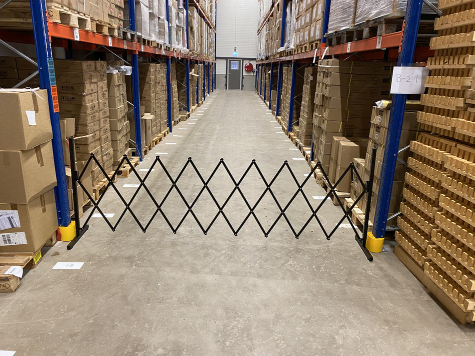 Flexibarrier Expanding Barrier -Basic with base- (2.7m, black)