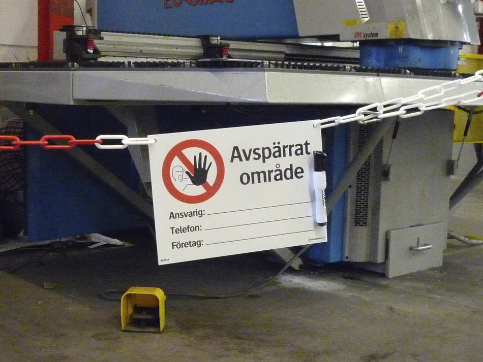 Förbudsskylt Avspärrat område - komplett med kedja, whiteboardtavla