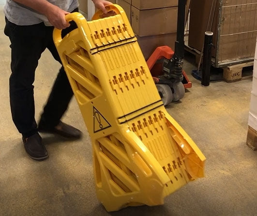 Flexibarrier - Portable & Expanding Barrier - with wheels (4m)