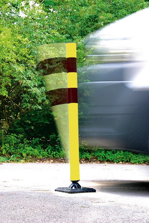 Flexible -KICKBACK©- traffic barrier