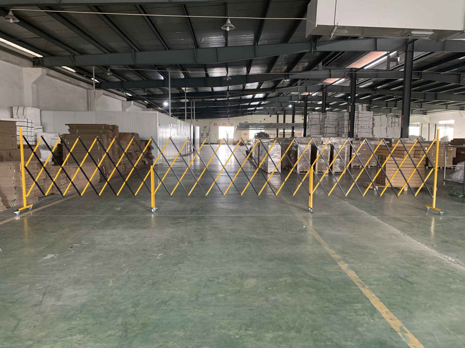 FlexiBarrier -Expanding Gate XXL - on wheels (6.7 x 1.2m)
