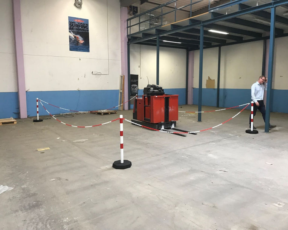 (6 Pack) - Flexibarrier Post & Chain Barrier -Steel- including 25m plastic chain (Red/White