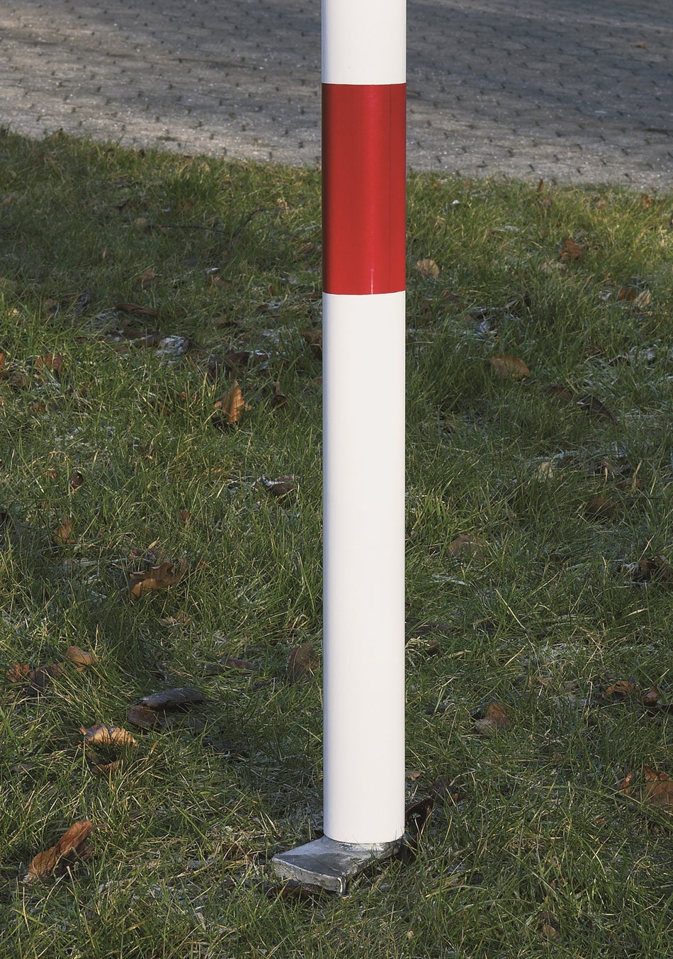 Chain stanchion in metal with spear