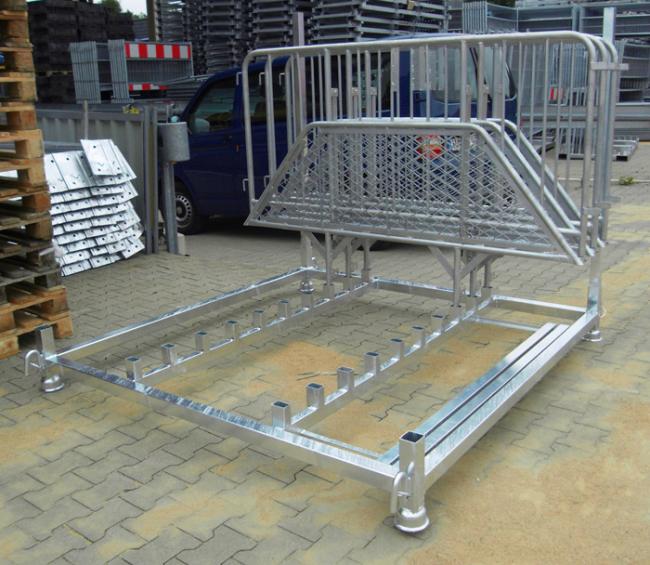 Square tube stackable pallet for police barrier